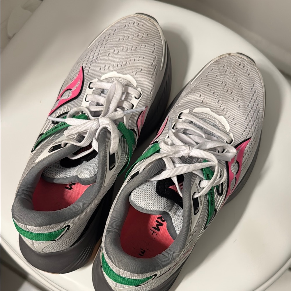 Saucony Formit
